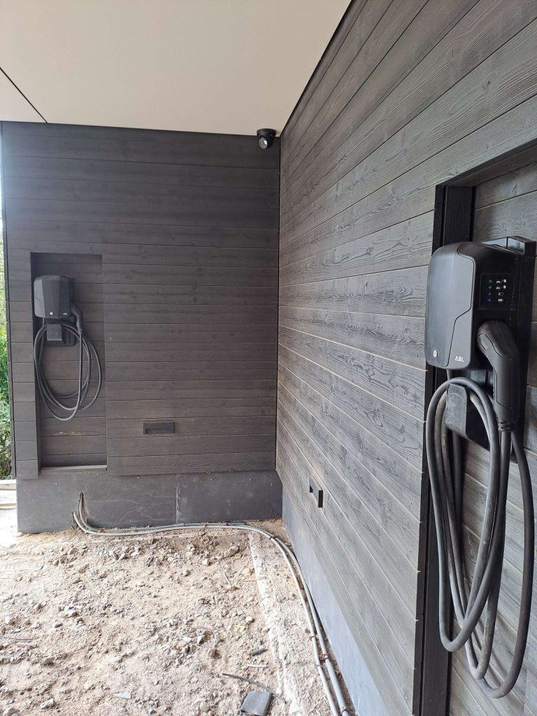 Laadpaal installatie door elektricien nabij Ommen voor thuis of zakelijk gebruik